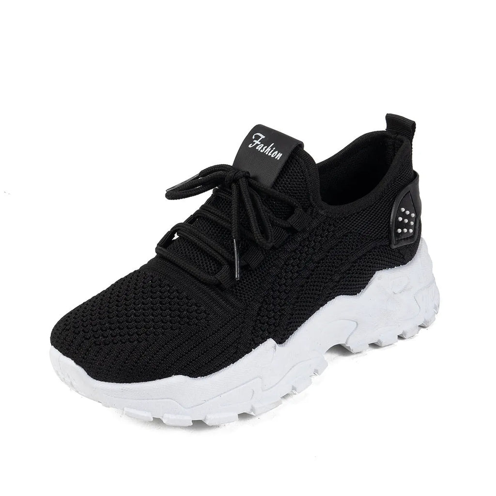 Women's white Flyknit mesh casual sports shoes with flat heel and lace-up design