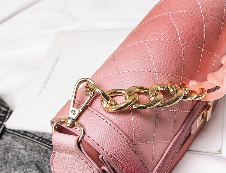 Small rhombic retro handbag with gradient chain shoulder strap in PU, available in five colours