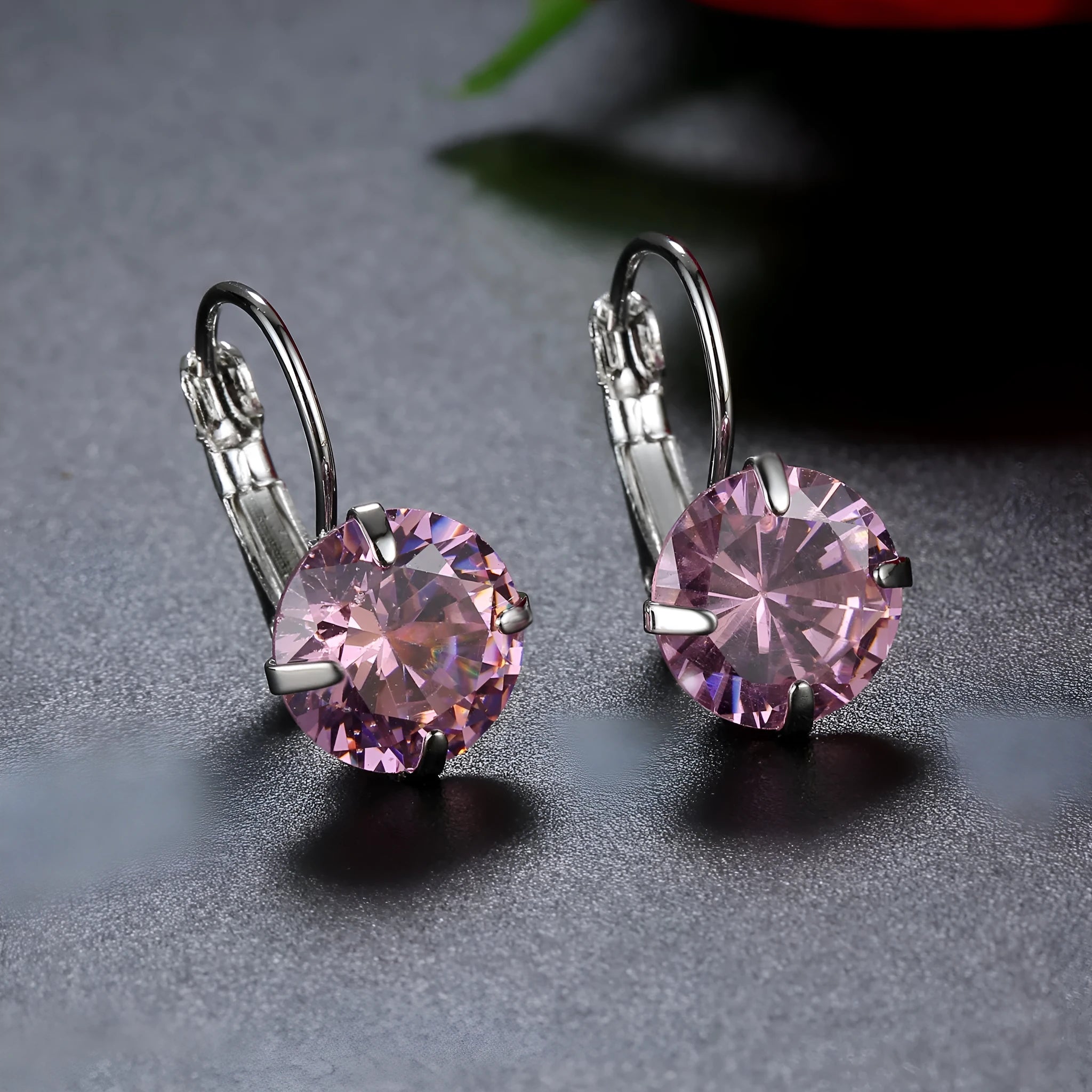 Single zircon ear clip in brass with AA zircon stone rhinestone inlay geometric shape, available in multiple colours