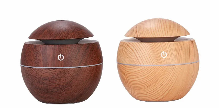USB aroma diffuser humidifier in light wood grain, 100x100x95mm, 130ml tank, coloured lights on desk