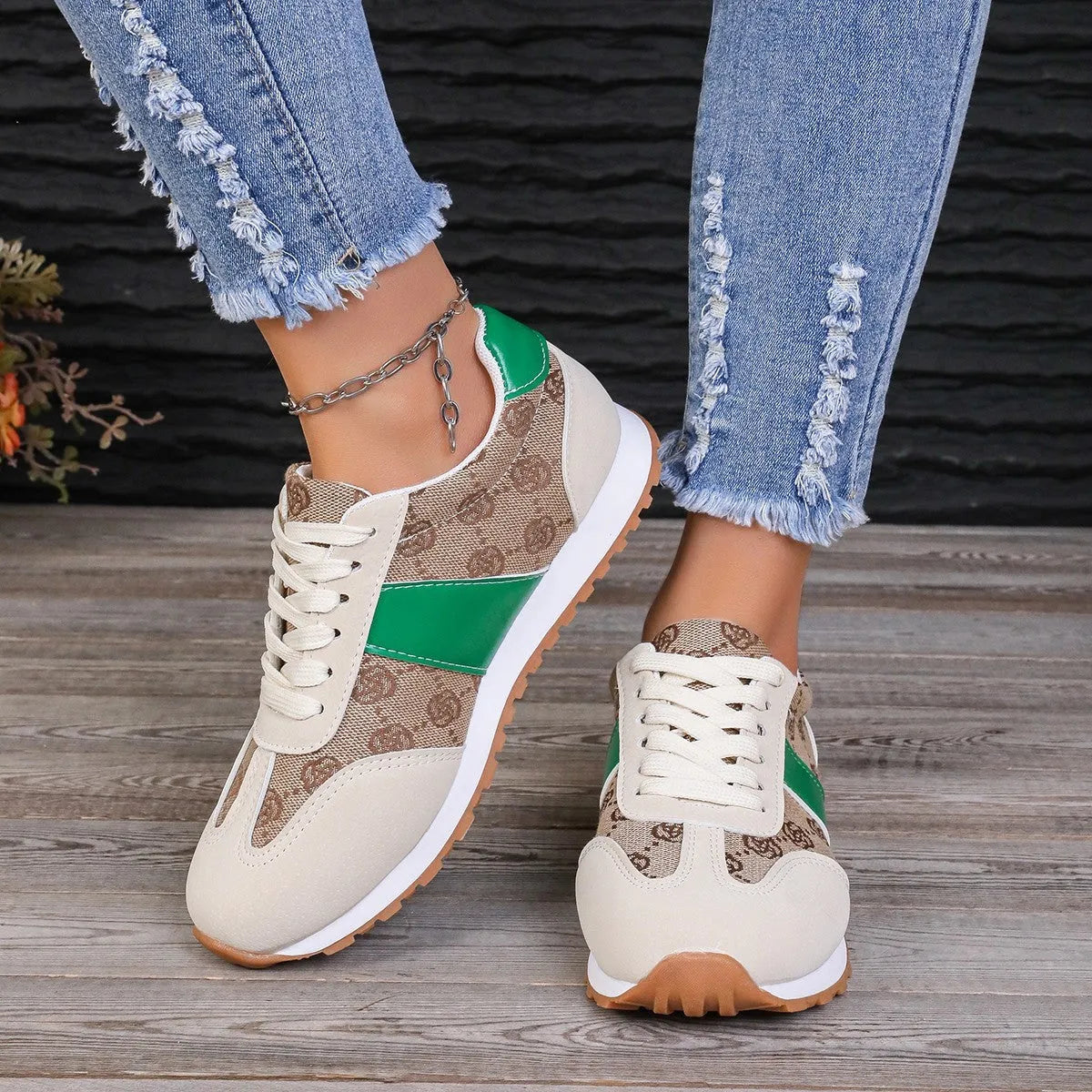 Oversized women's casual flower lace-up shoes in khaki with artificial PU upper and flat rubber sole