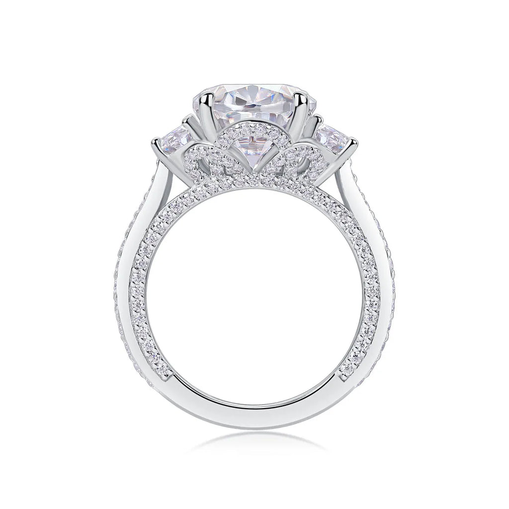 Egg-shaped moissanite ring 10x14mm in S925 silver with platinum plating, GRA certificate and gift box.