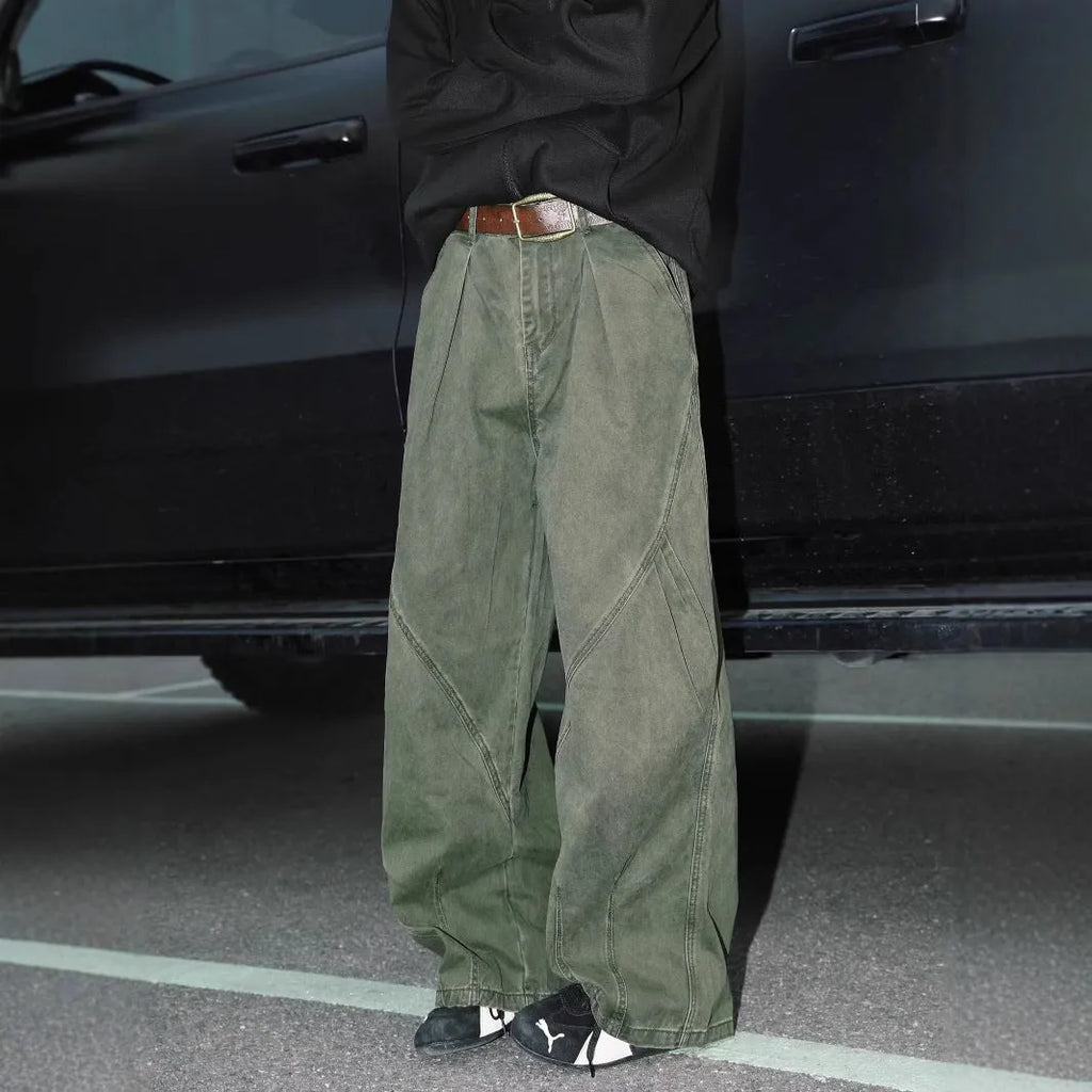 Men's pleated straight leg trousers in striped pattern with elastic waistband