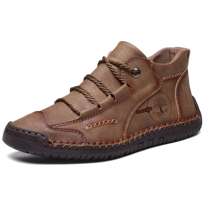 Men's high-top leather casual shoes in solid colour with round toe and lace-up fastening
