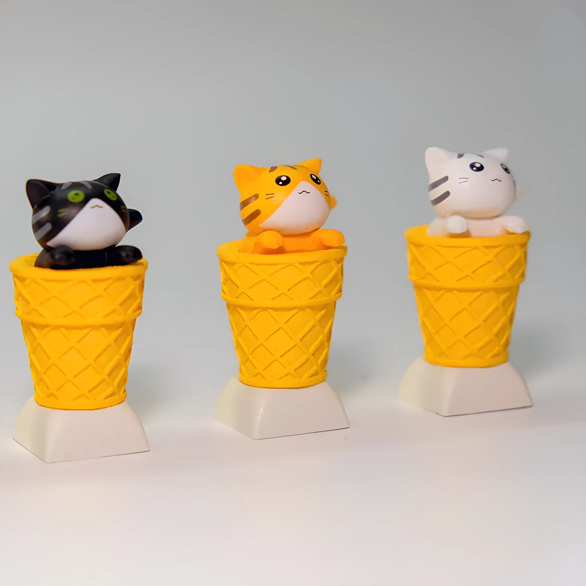 Cartoon ice cream cat doll cross-axis three-dimensional keycap in orange colour, PVC material, sublimation print