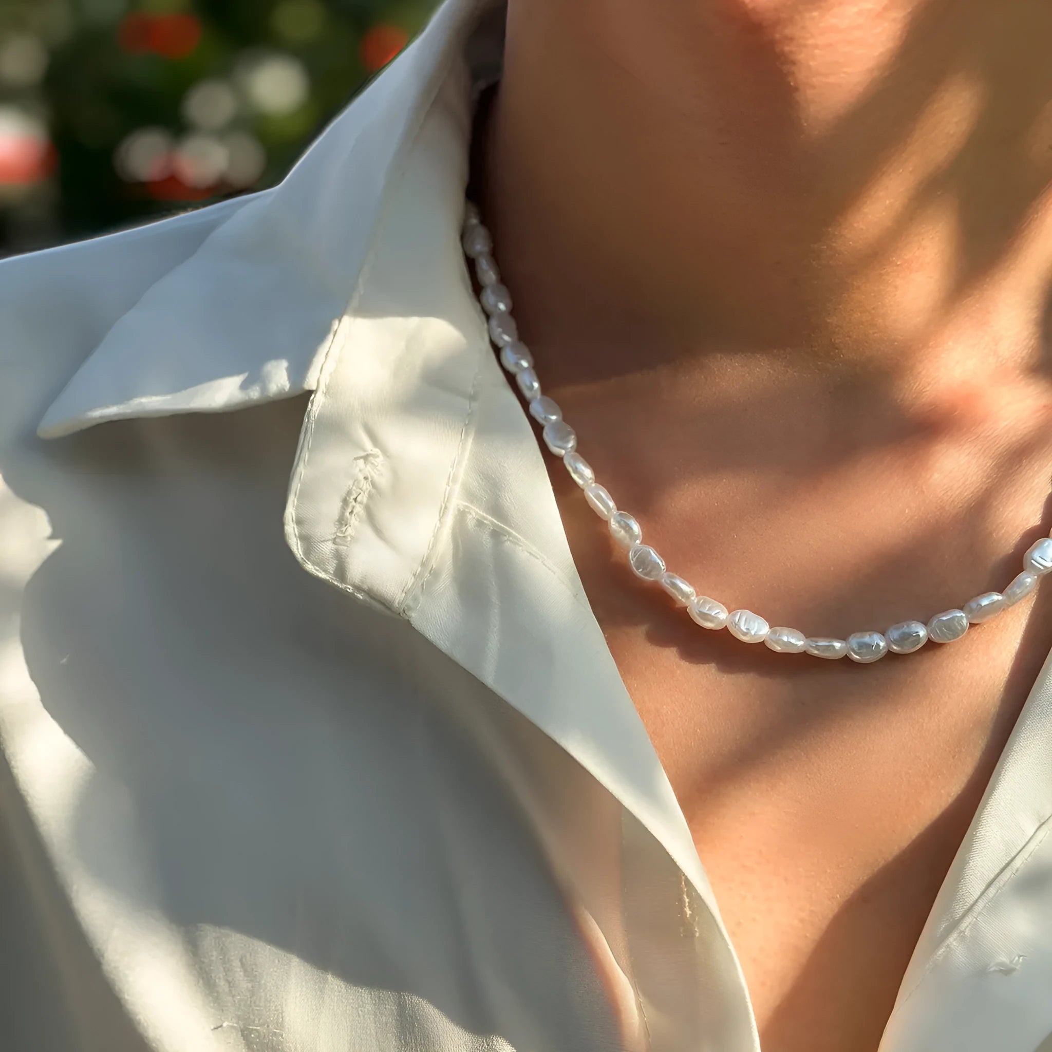 White U-shaped imitation pearl necklace for men with adjustable chain