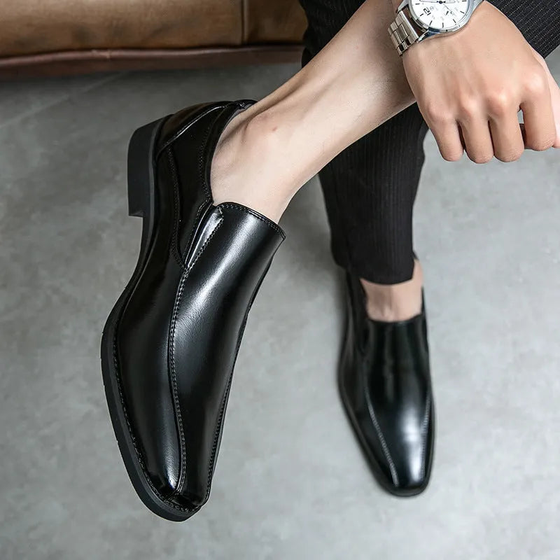 Men's patent leather pointed toe casual shoe in black, breathable waterproof, rubber sole, low tube design
