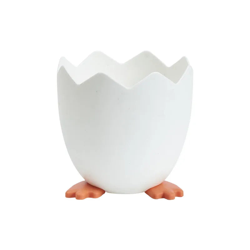 Plastic cartoon cracked chicken pen holder as a desktop storage box for stationery