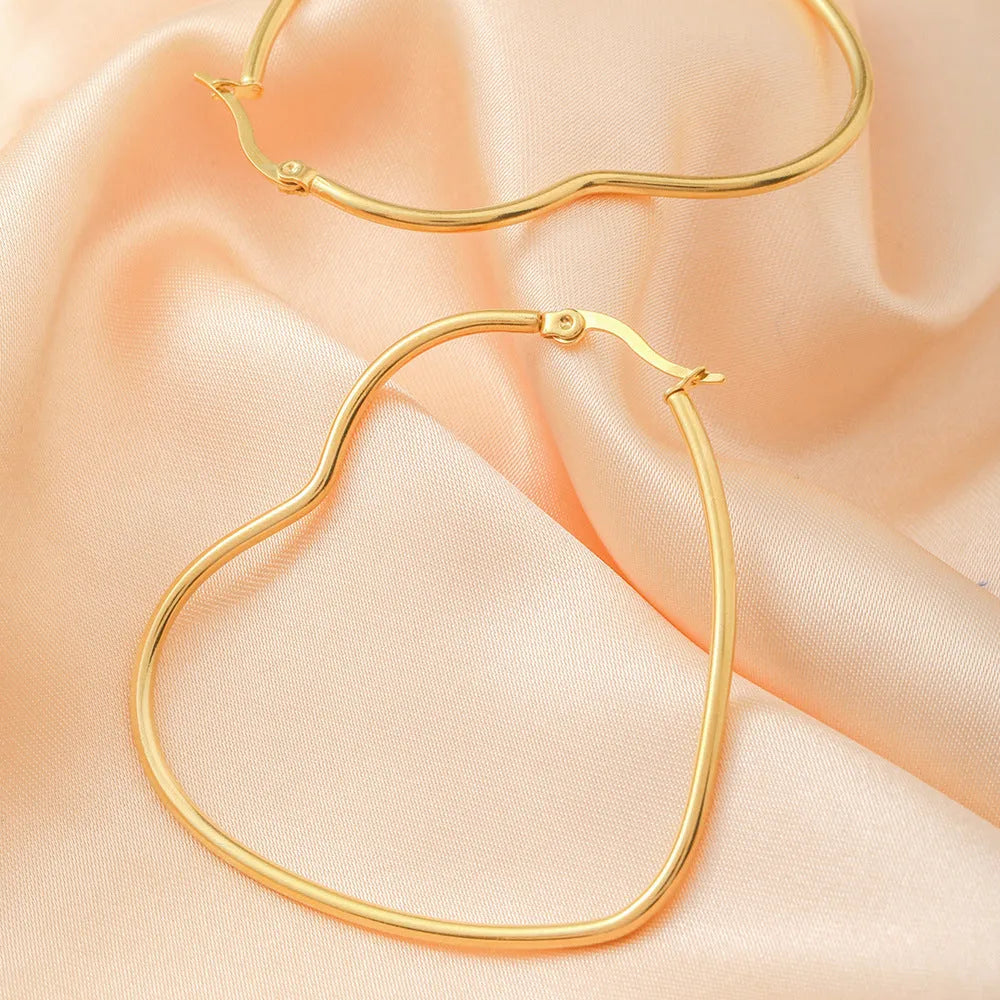 Golden metallic heart-shaped ear clip for women made from twisted electroplated stainless steel