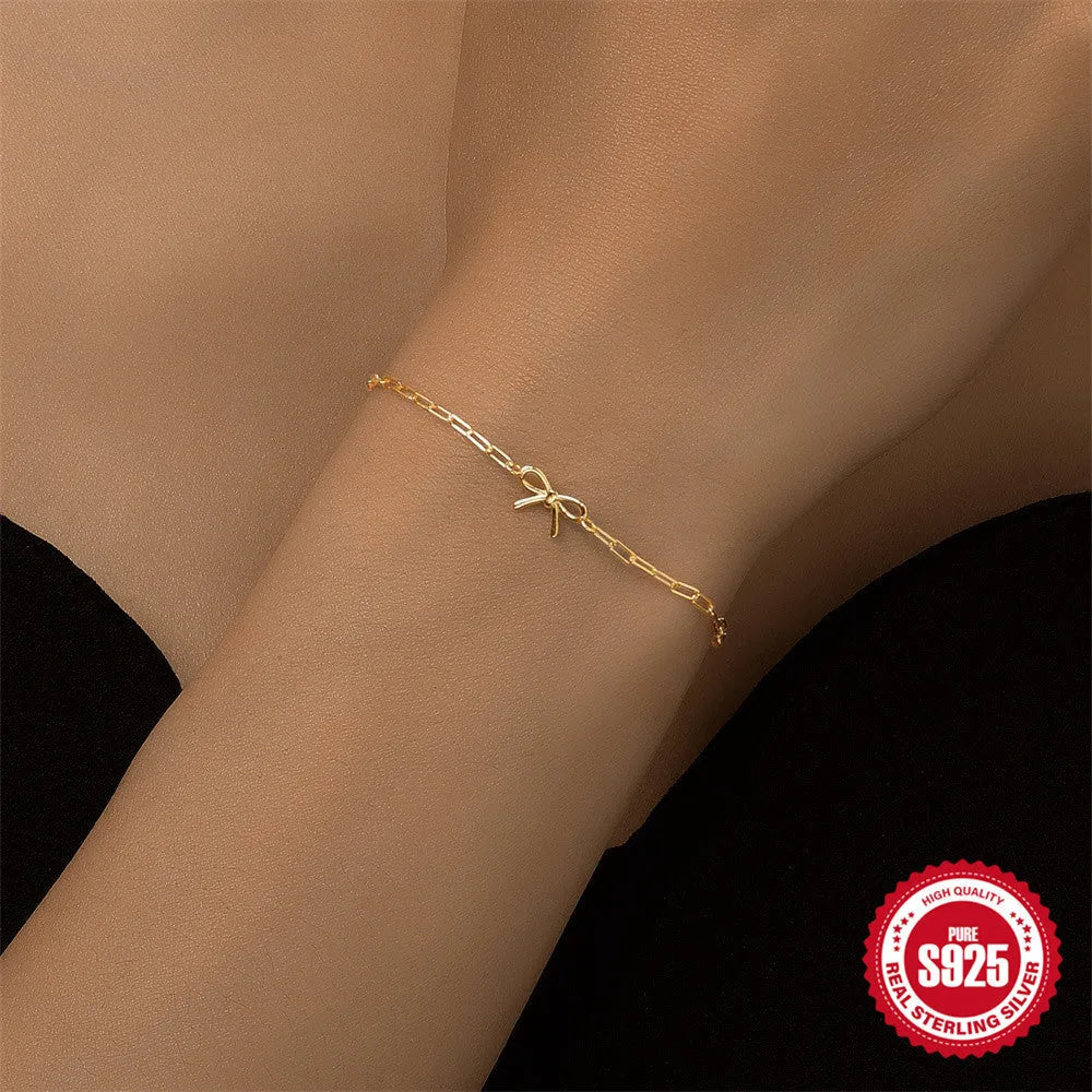 S925 sterling silver bracelet with clip chain fastening and glossy gold heart charm