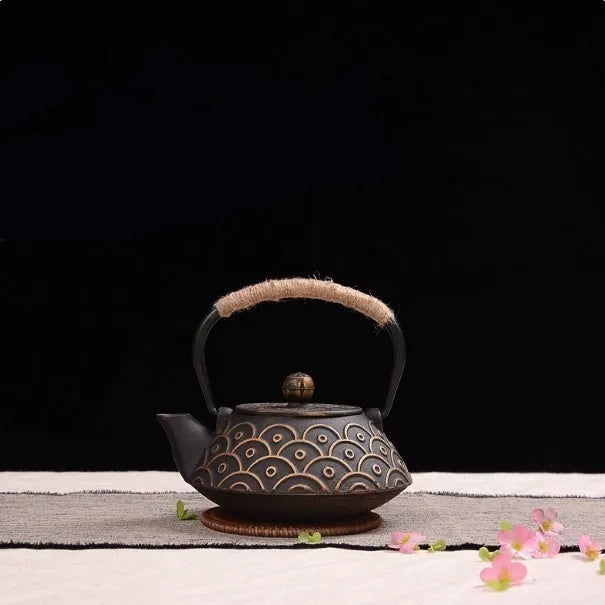 Japanese style cast iron teapot with decorative patterns in 0.9 litre capacity