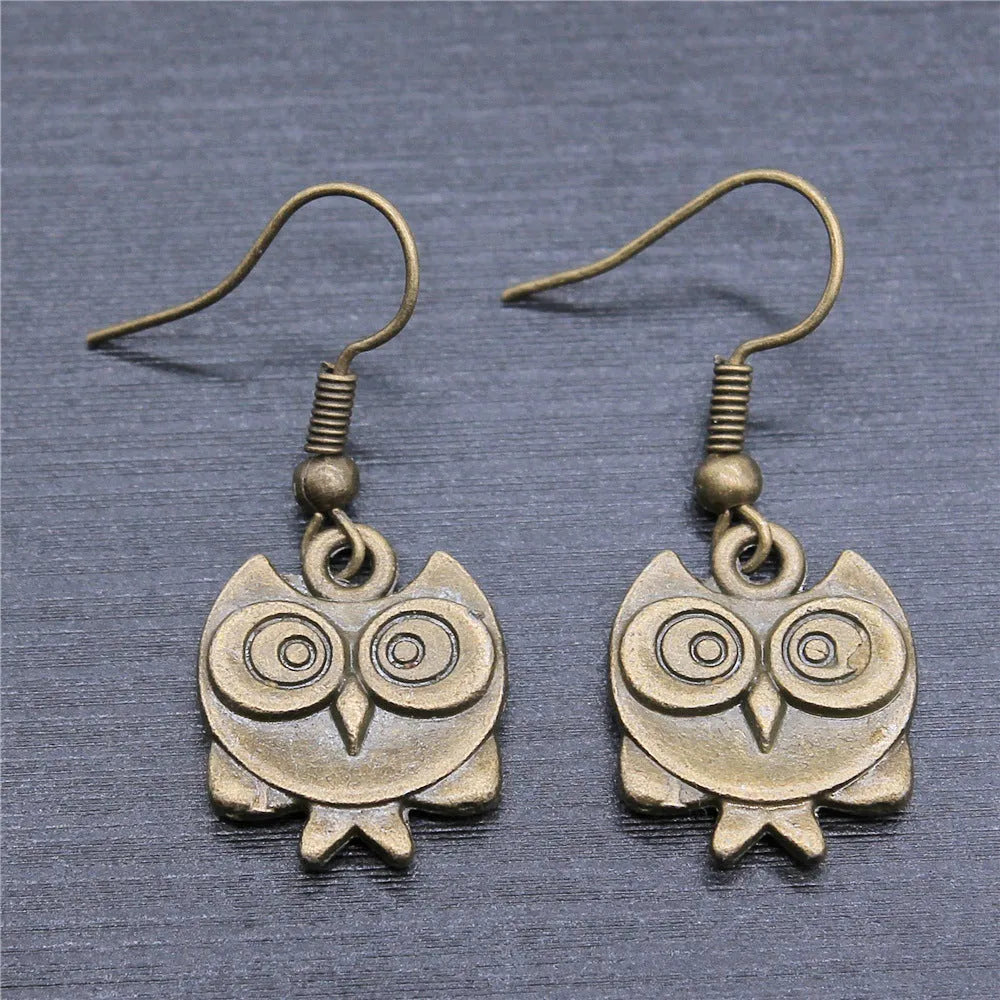 Retro double-sided owl earrings in antique bronze made of zinc alloy with iron ear hooks on a white background