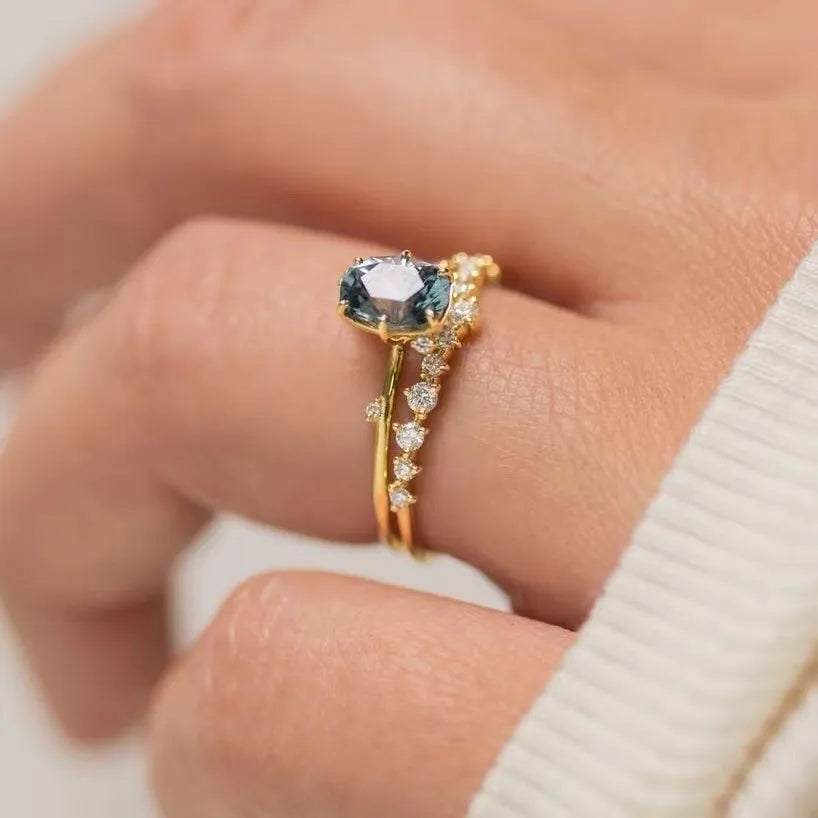 Gold-plated women's ring with green zircon stone in flower design on alloy band