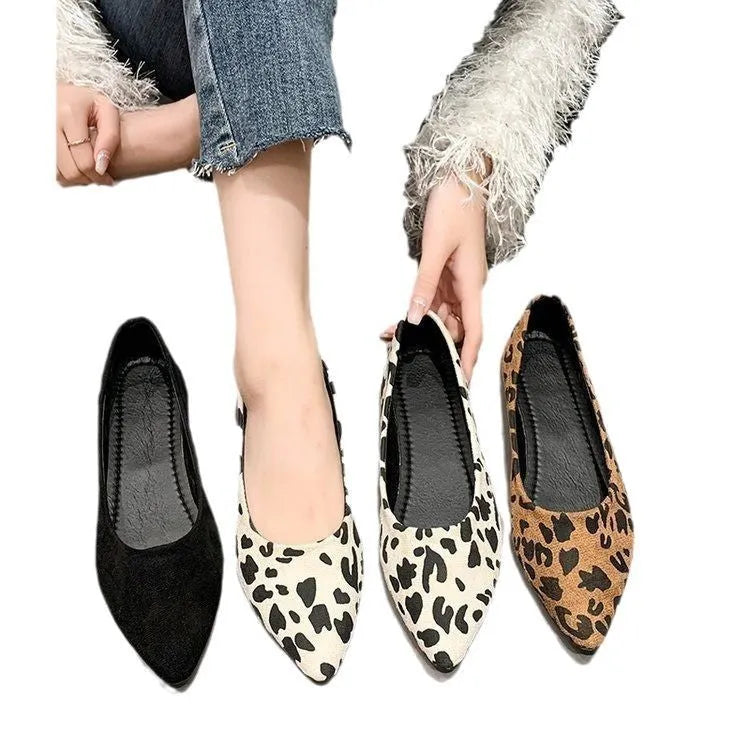 Women's leopard print flat pumps with pointed toe and 1-3cm low heel