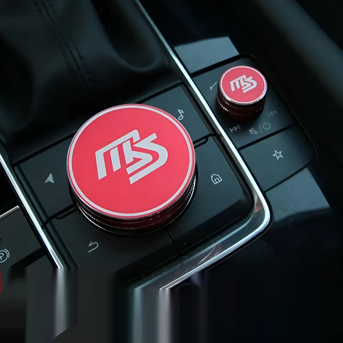 Red aluminium alloy decorative ring for car multimedia knob with MS logo on dashboard
