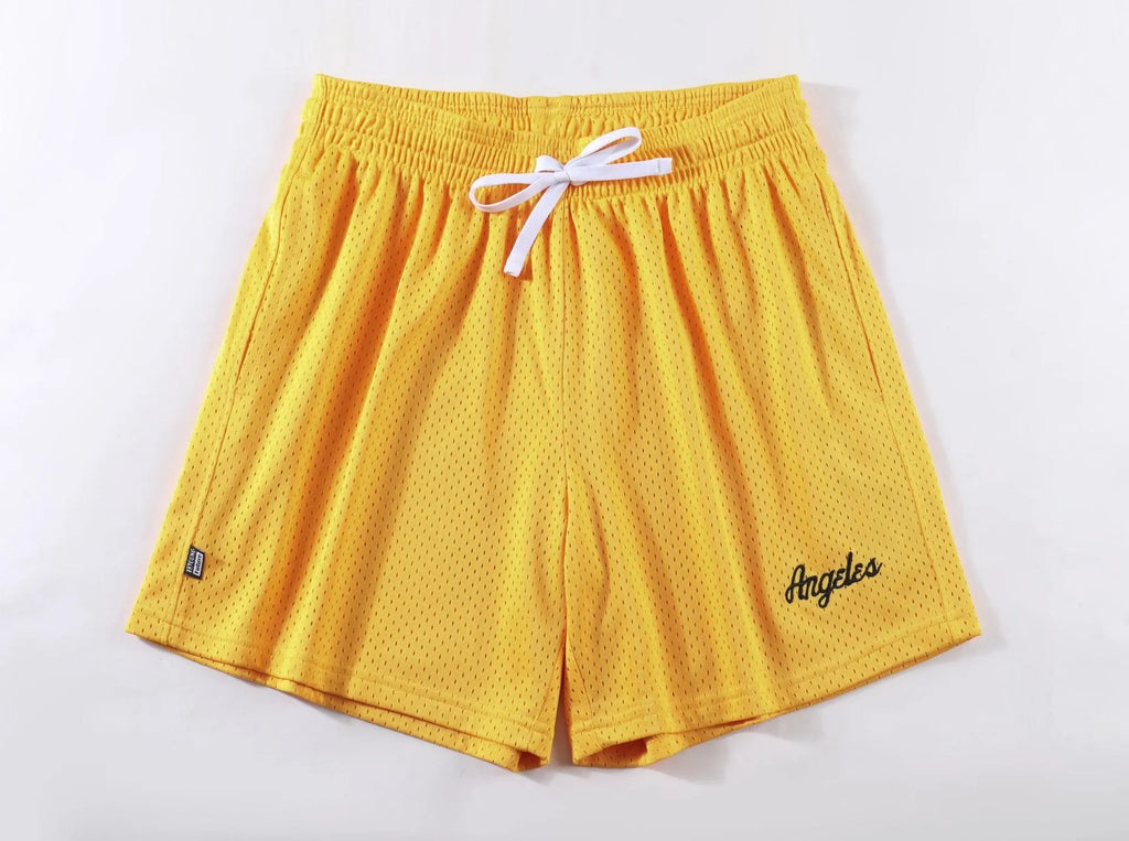 Men's double-layer mesh shorts in various colours on a size chart background.