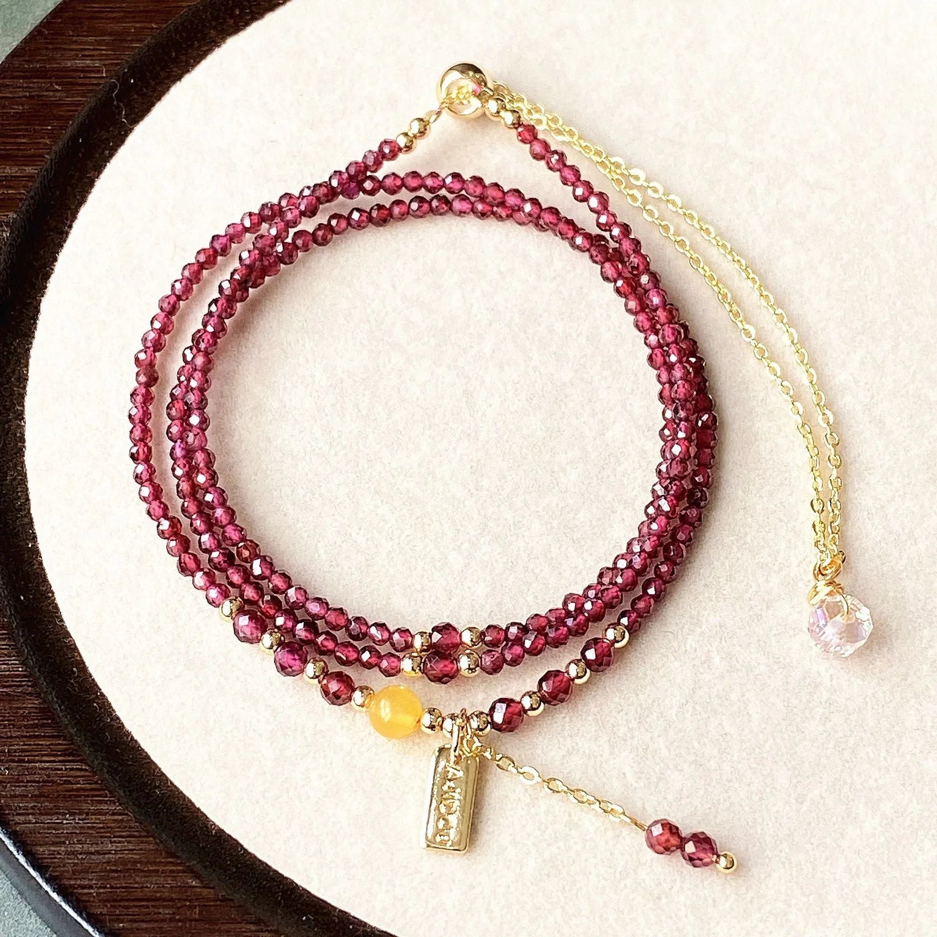 Garnet wine red bracelet and necklace set with beeswax cut surface and three-circle design