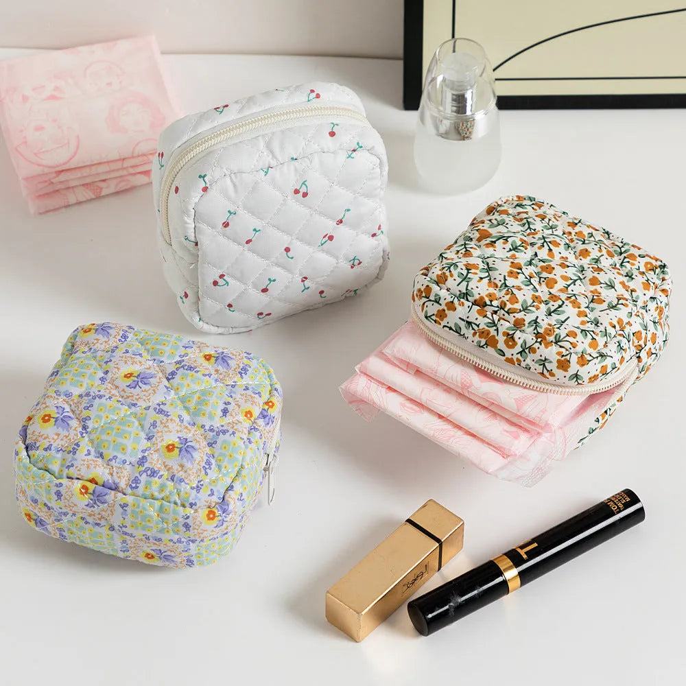 Floral polyester ladies purse key storage bag with breathable fabric and decorative sewing thread details
