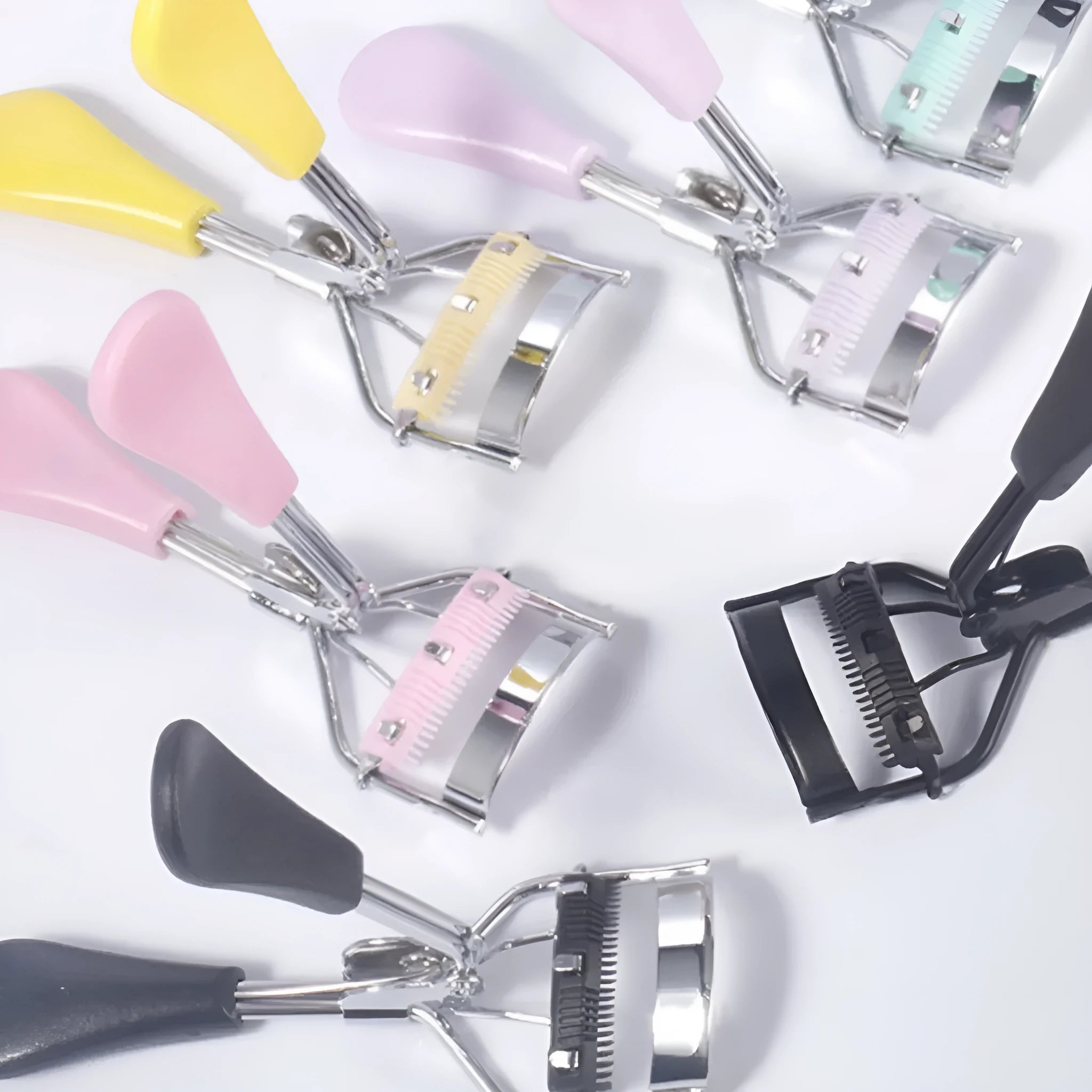 A4 manual eyelash curler with silicone comb in carbon steel and ABS construction