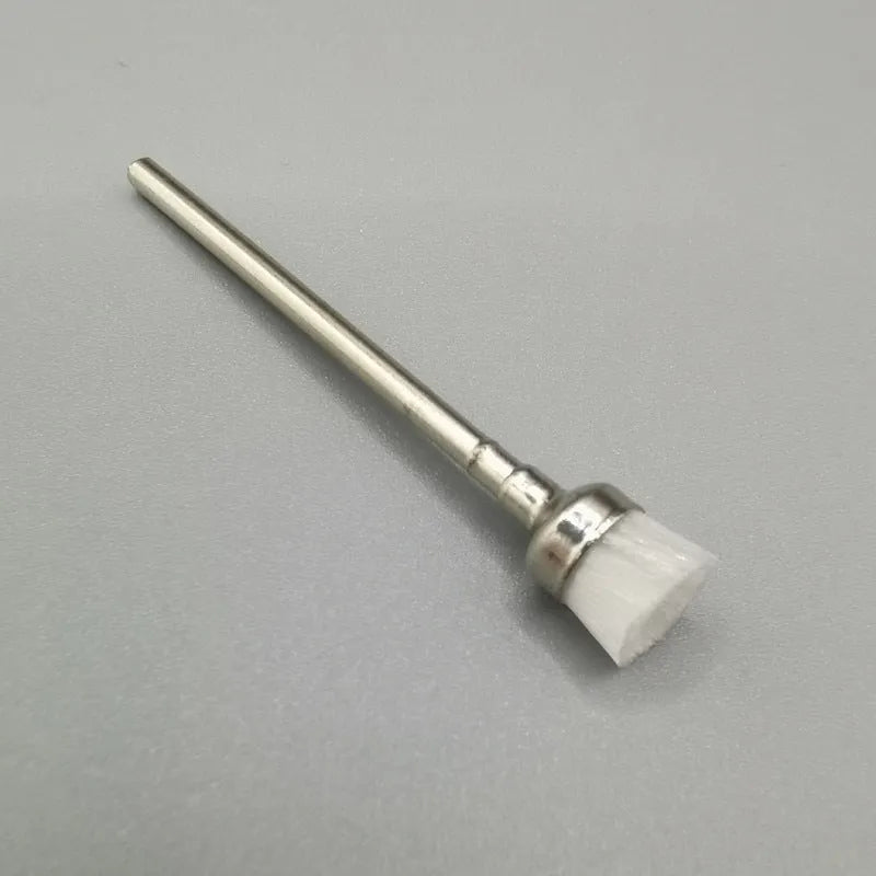 Polishing brush for cleaning nail grinding heads, available in multiple colours, with a simple handheld design.