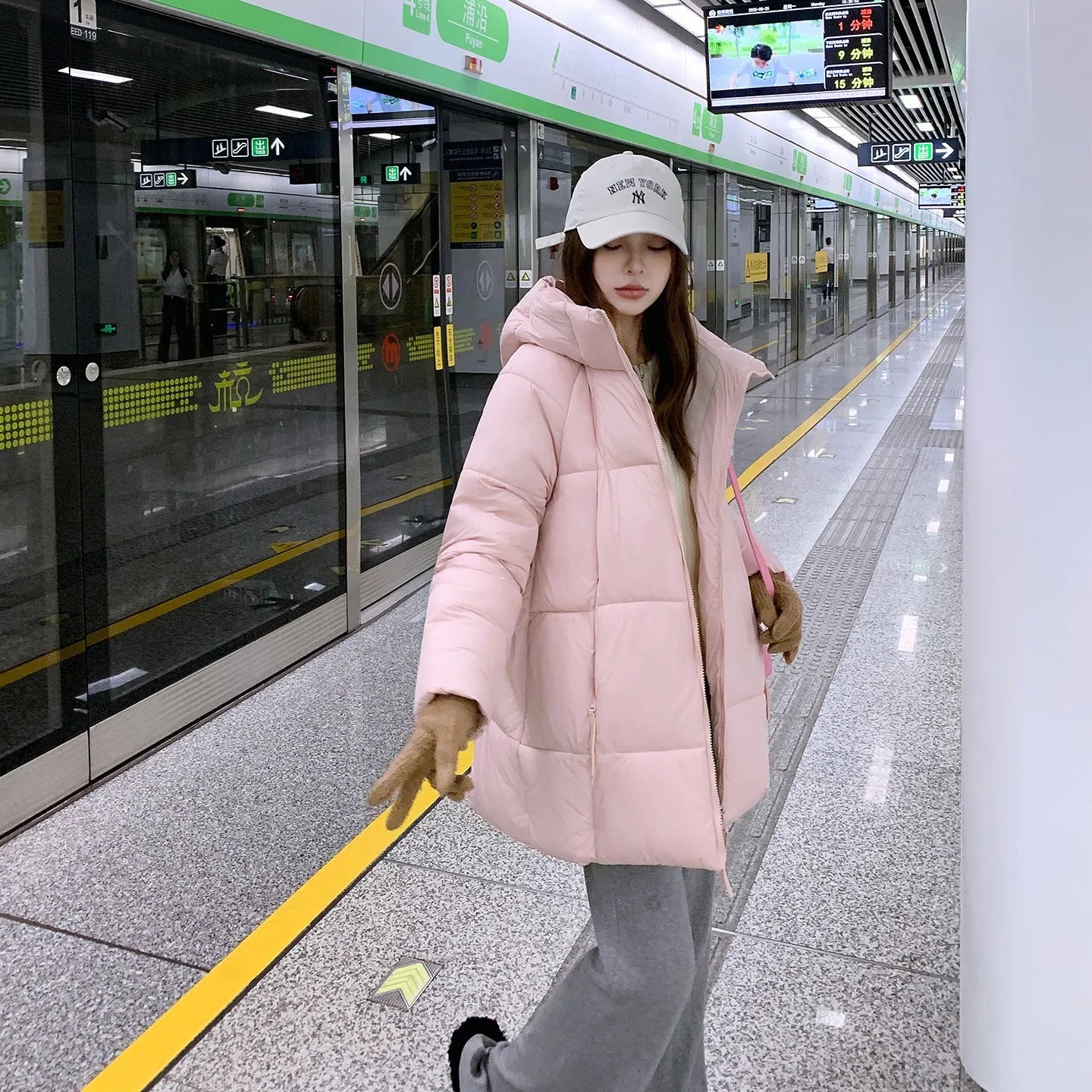 Women's mid-length down cotton winter coat in solid colour with pockets, loose fit, five colour options