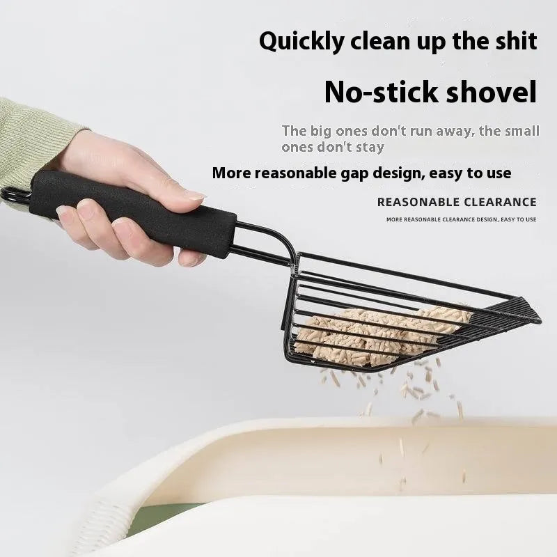 Black metal cat litter scoop with a 0.8cm wide gap between its tines.