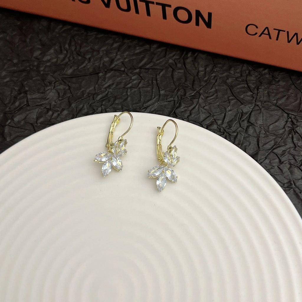 Inlaid zircon super shiny leaf drop earrings in platinum colour for women