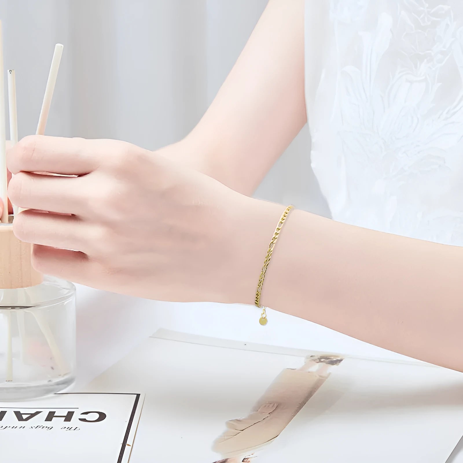 Stainless steel gold-plated Cuban minimalist bracelet in steel and gold colours, geometric shape