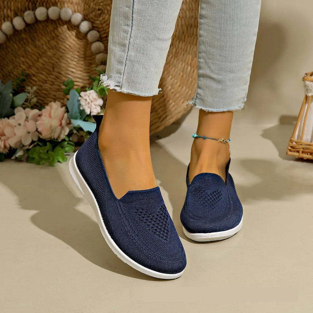 Women's plus size casual cloth shoes with heart pattern mesh lining flat sole