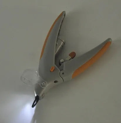 LED dog nail clipper with blood line indicator showing ABS plastic construction