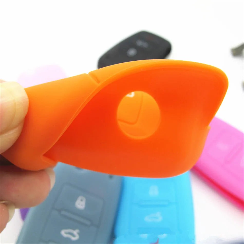Silicone car key case in multiple colours for key protection and fall prevention