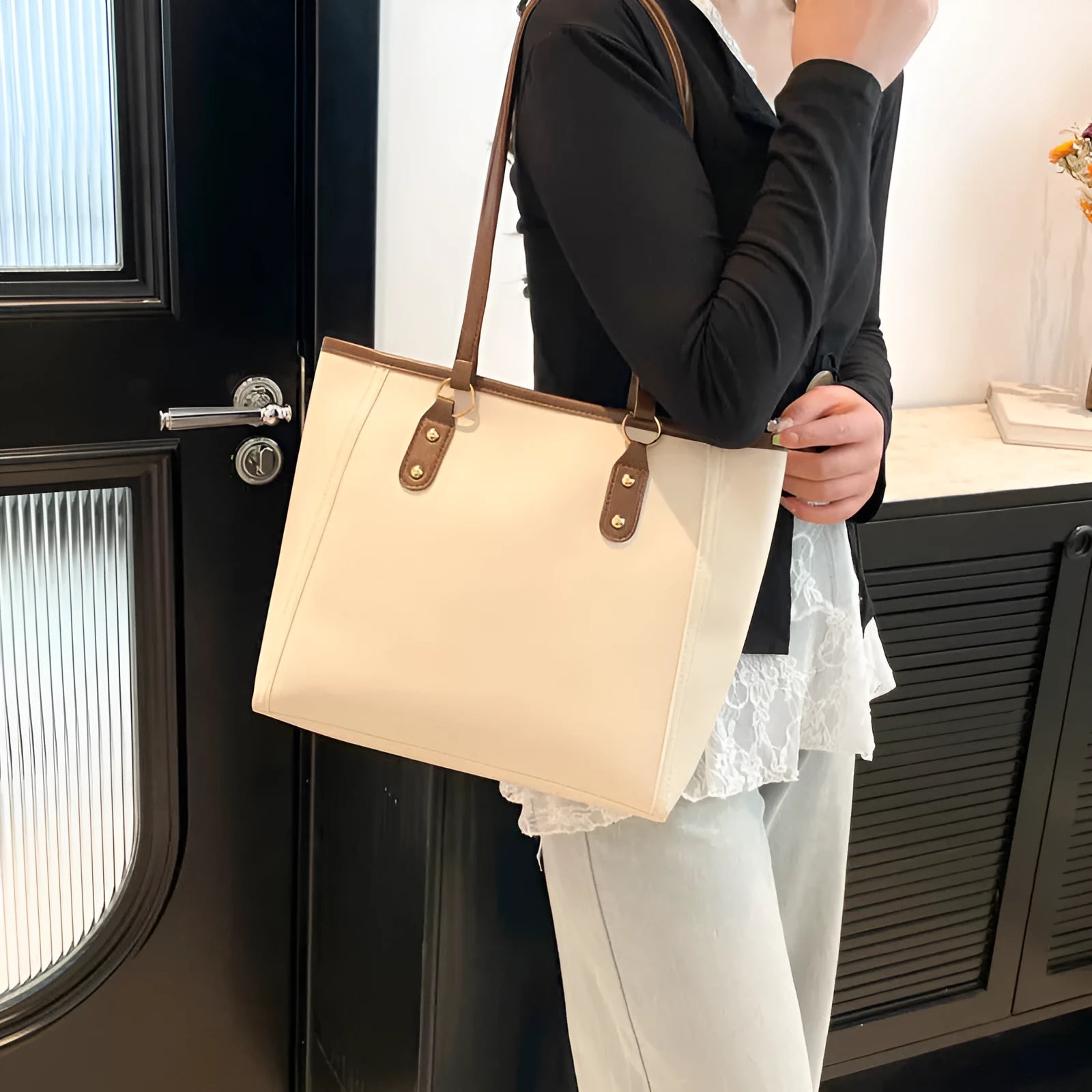 Korean style black PU leather women's shoulder underarm bag with square shape and adjustable strap