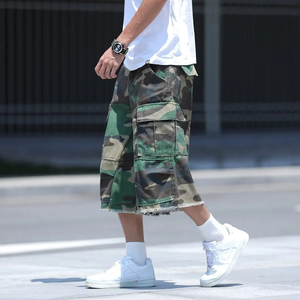 American retro workwear shorts in camouflage print with cotton-polyester fabric and loose fit design