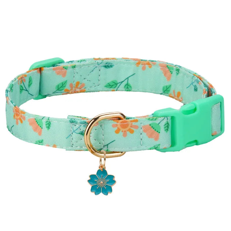 Adjustable dog collar with floral pattern in Strawberry colour on a white background