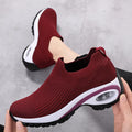 Women's air cushion running shoes in black, low top with fabric upper and wedge heel