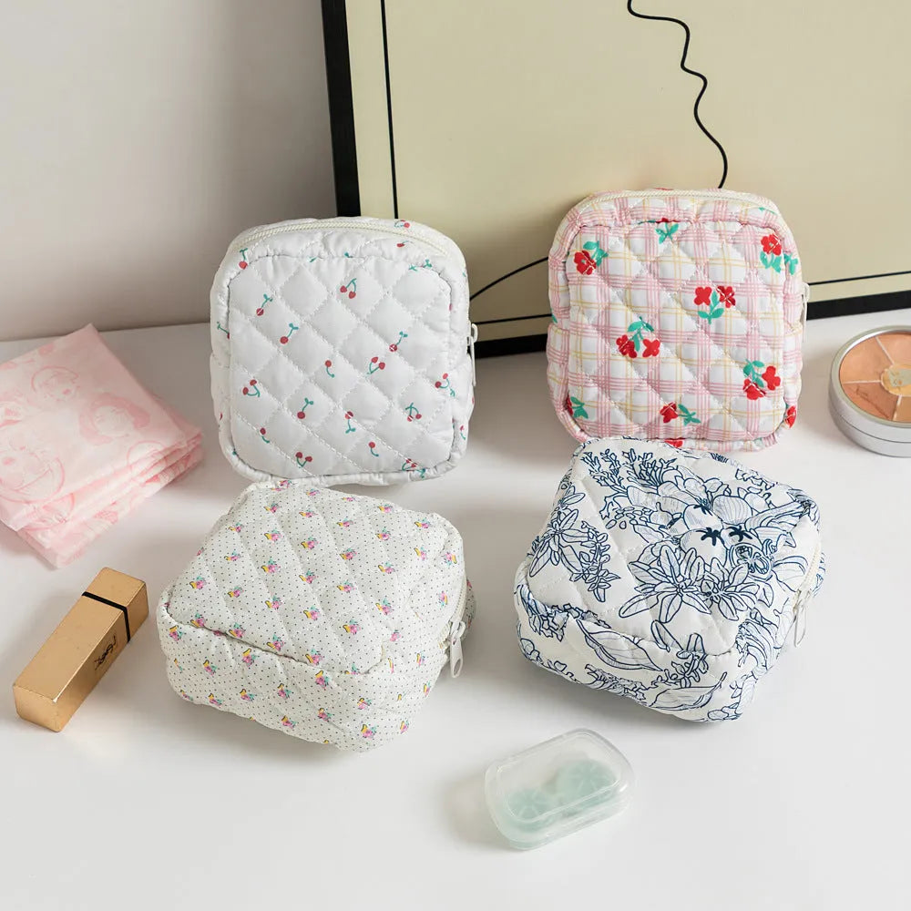 Floral polyester ladies purse key storage bag with breathable fabric and decorative sewing thread details