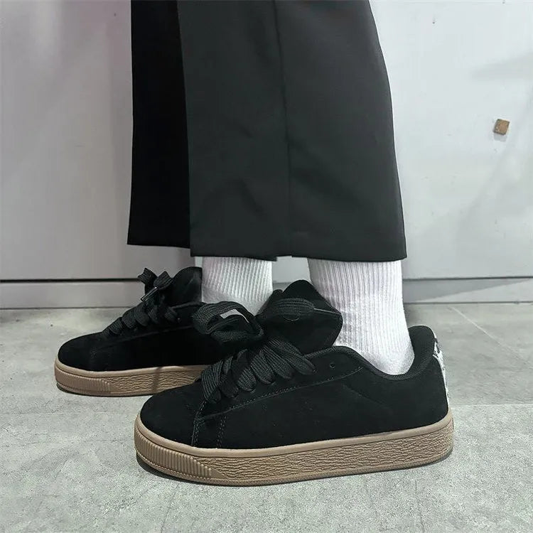 Black retro low-top sneakers with round toe and waterproof platform design
