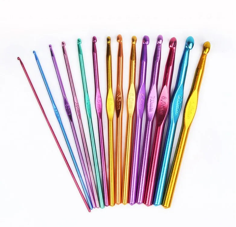 Colored aluminum alloy oxidation crochet set with 14 pieces of aluminium hooks