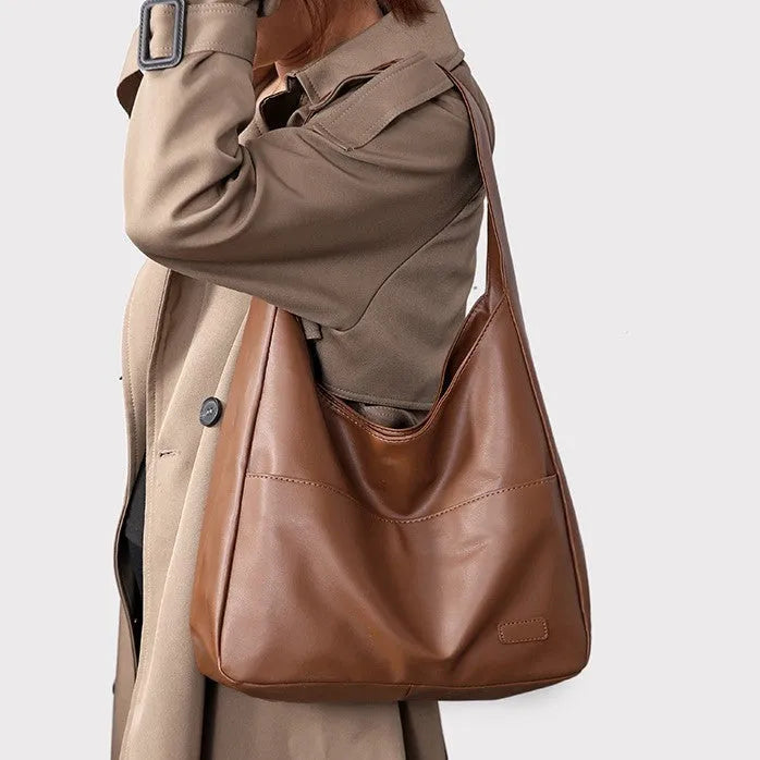 Women's soft PU leather shoulder bag in retro style with dimensions 32x12x25cm