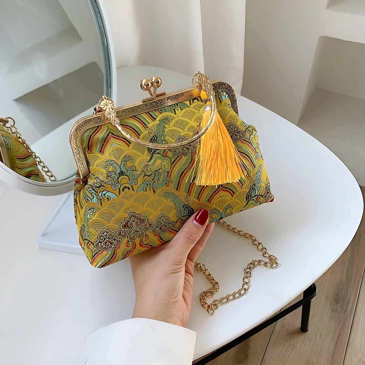 Chinese style embroidery cheongsam shell-shaped handbag in polyester with zipper changing compartment
