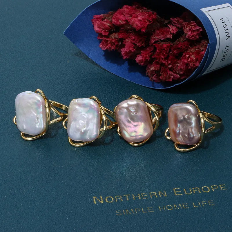 Women's baroque pearl ring with adjustable opening in gold and purple geometric style