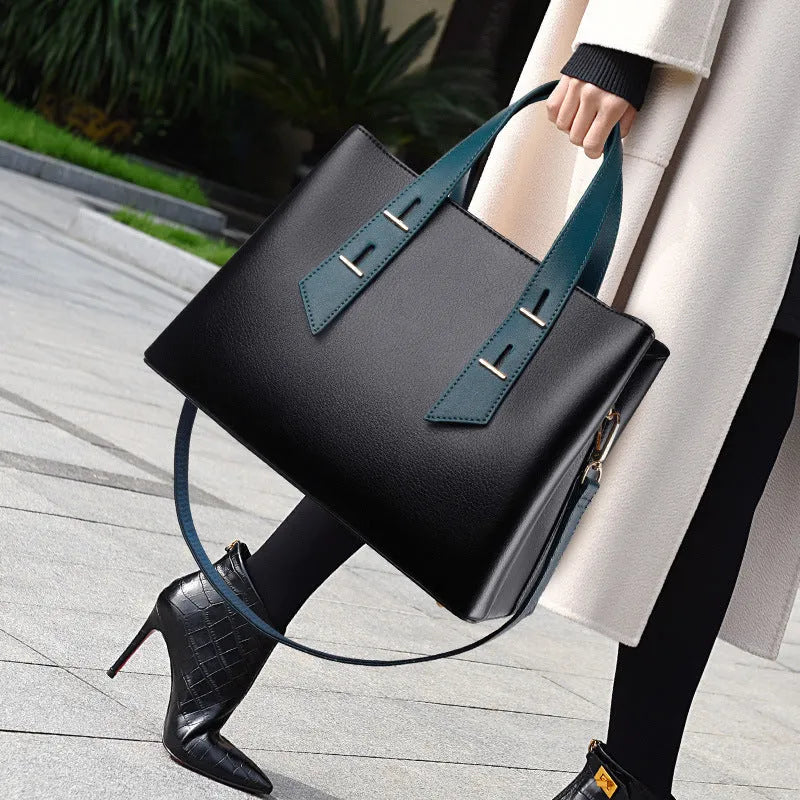 Simple shoulder messenger handbag for women in PU with retro style, medium-soft construction