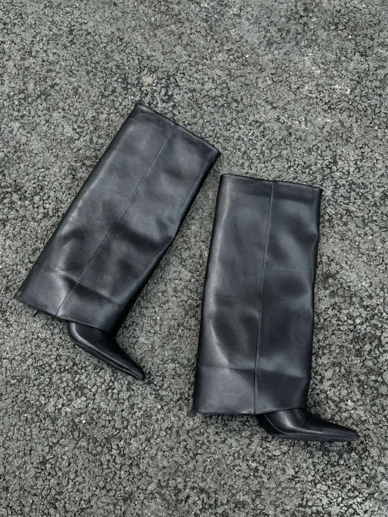 Children's pointed toe wedge heel boots in solid colour microfiber, available in black and brown