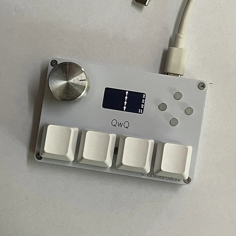 Customisable magnetic axis numeric game keyboard with IPS screen, programmable knob, and RGB backlight