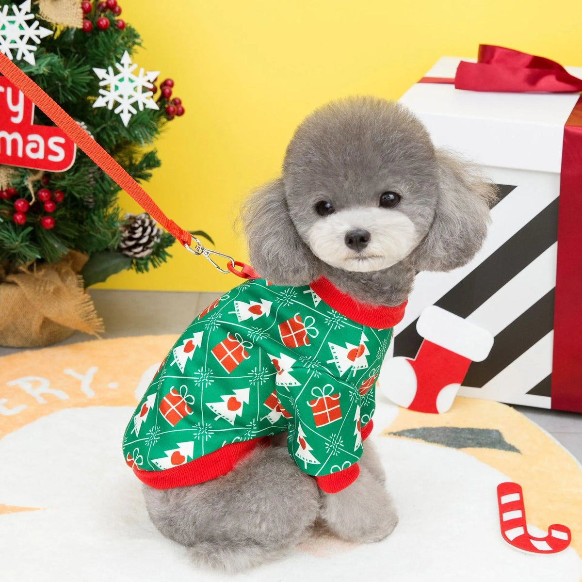 Green and red polyester pet Christmas tree sweater hoodie in sizes S to XXL for dogs and cats