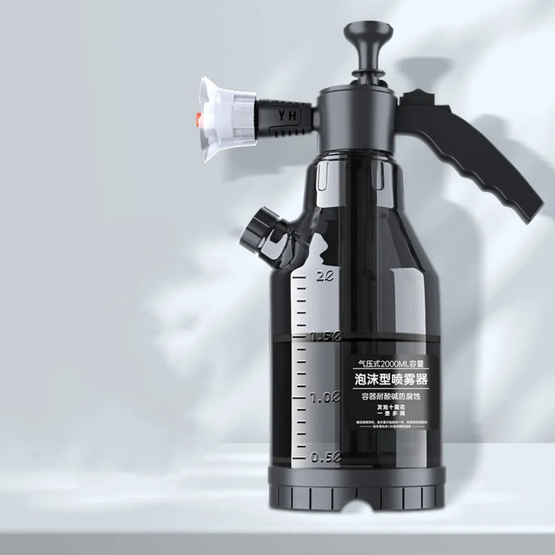 Hand-held high-pressure car wash foam sprayer with 2L capacity container in polypropylene construction