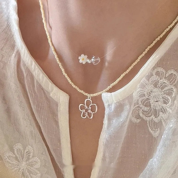 Women's colourful beaded hollow flower necklace with U-shaped pendant on electroplated copper chain
