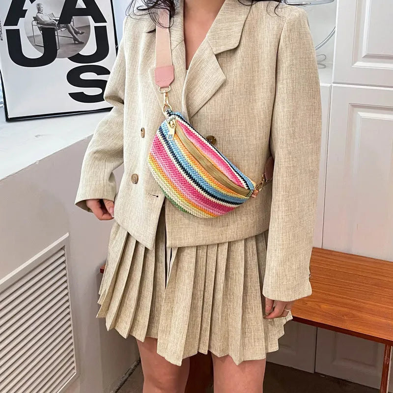 Straw woven women's shoulder bag with single strap and shell shape design