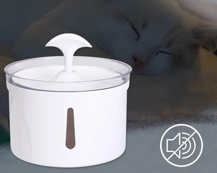 White automatic pet water dispenser with 2.5L capacity and circulation pump for cats and dogs