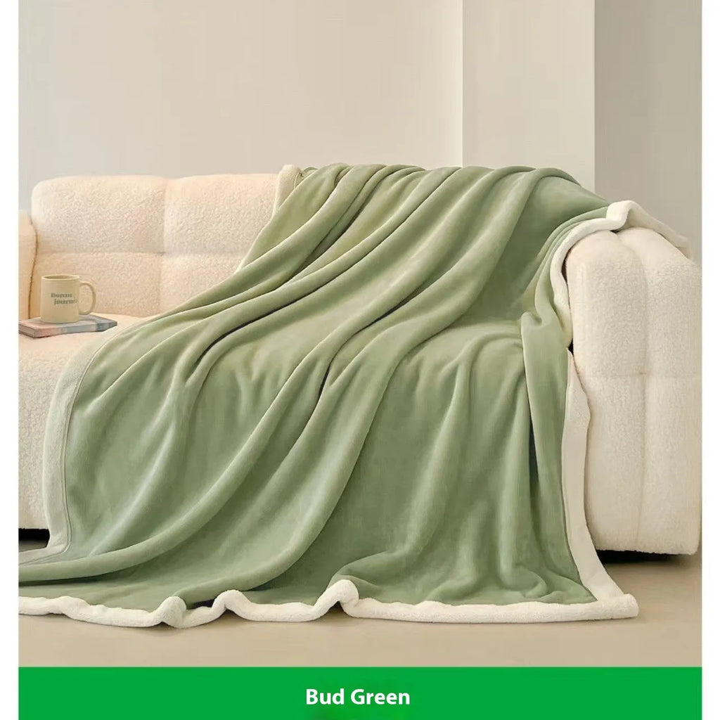 Soft flannel blanket in solid colour, available in 150x200cm and 200x230cm sizes for single and double beds